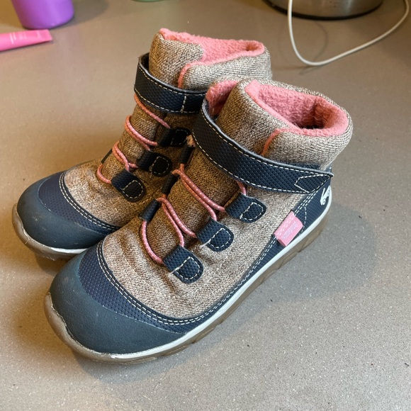 Adorable See Kai Run winter girls ankle boots! - Picture 4 of 8